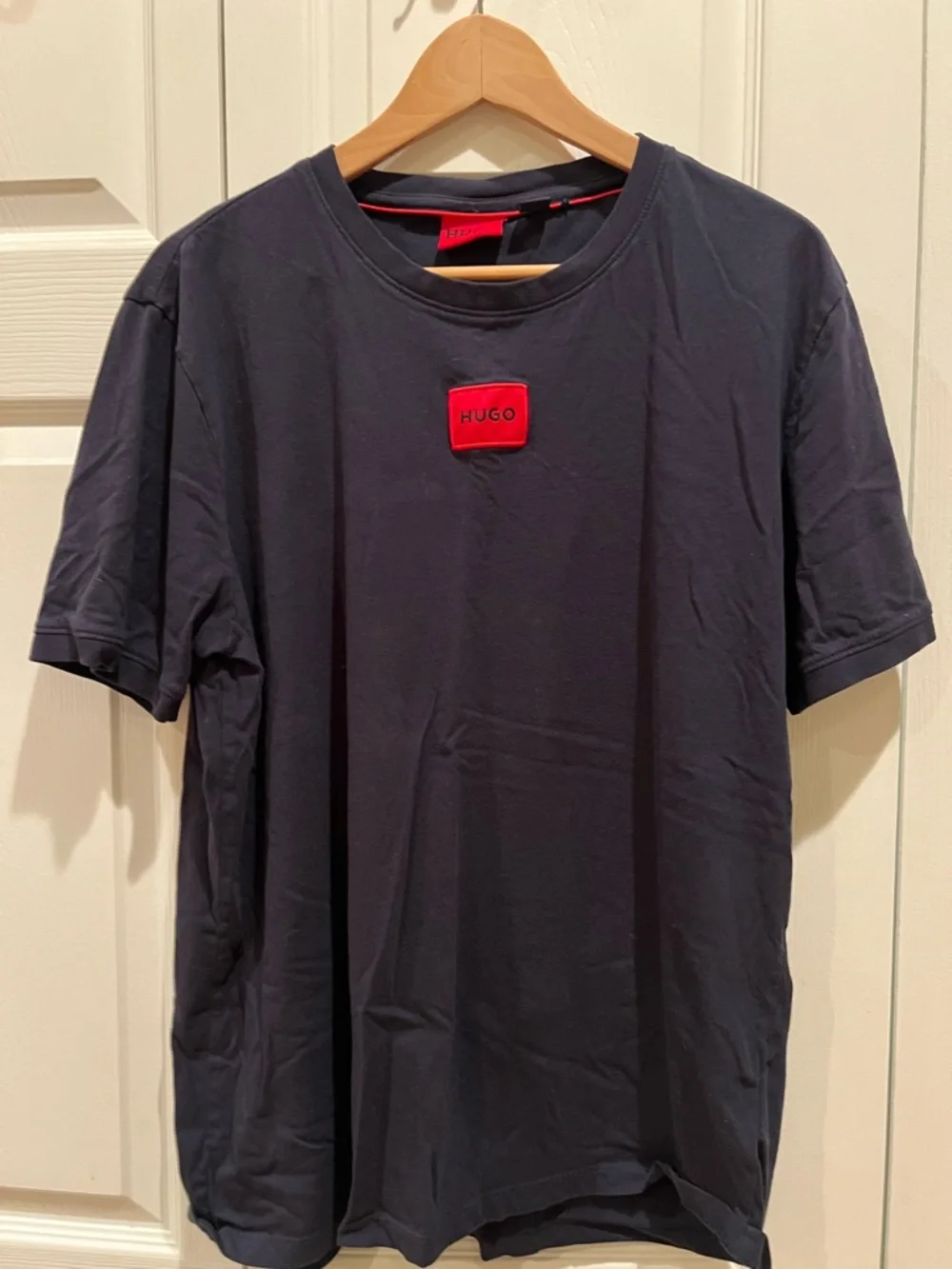 Hugo Boss Black Short-Sleeve Tee with Red Logo Patch - Picture 2 of 4